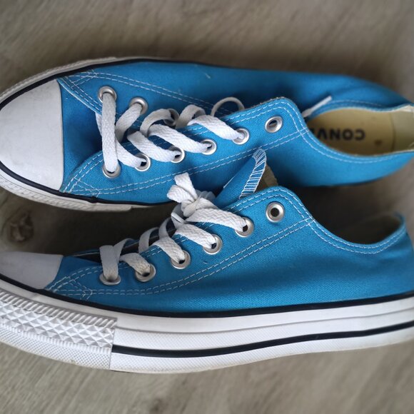 Converse Shoes - Picture 3 of 10